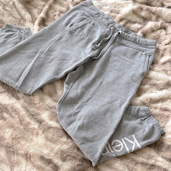 Calvin Klein Joggers - Picture 2 of 4